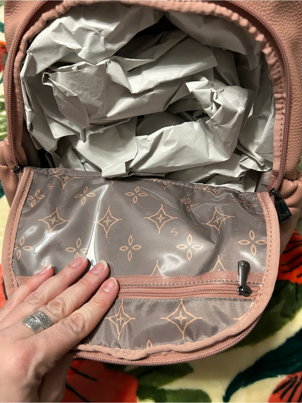 lug Hatchback VL Blush Pink Vegan Leather Backpack - Picture 4 of 4